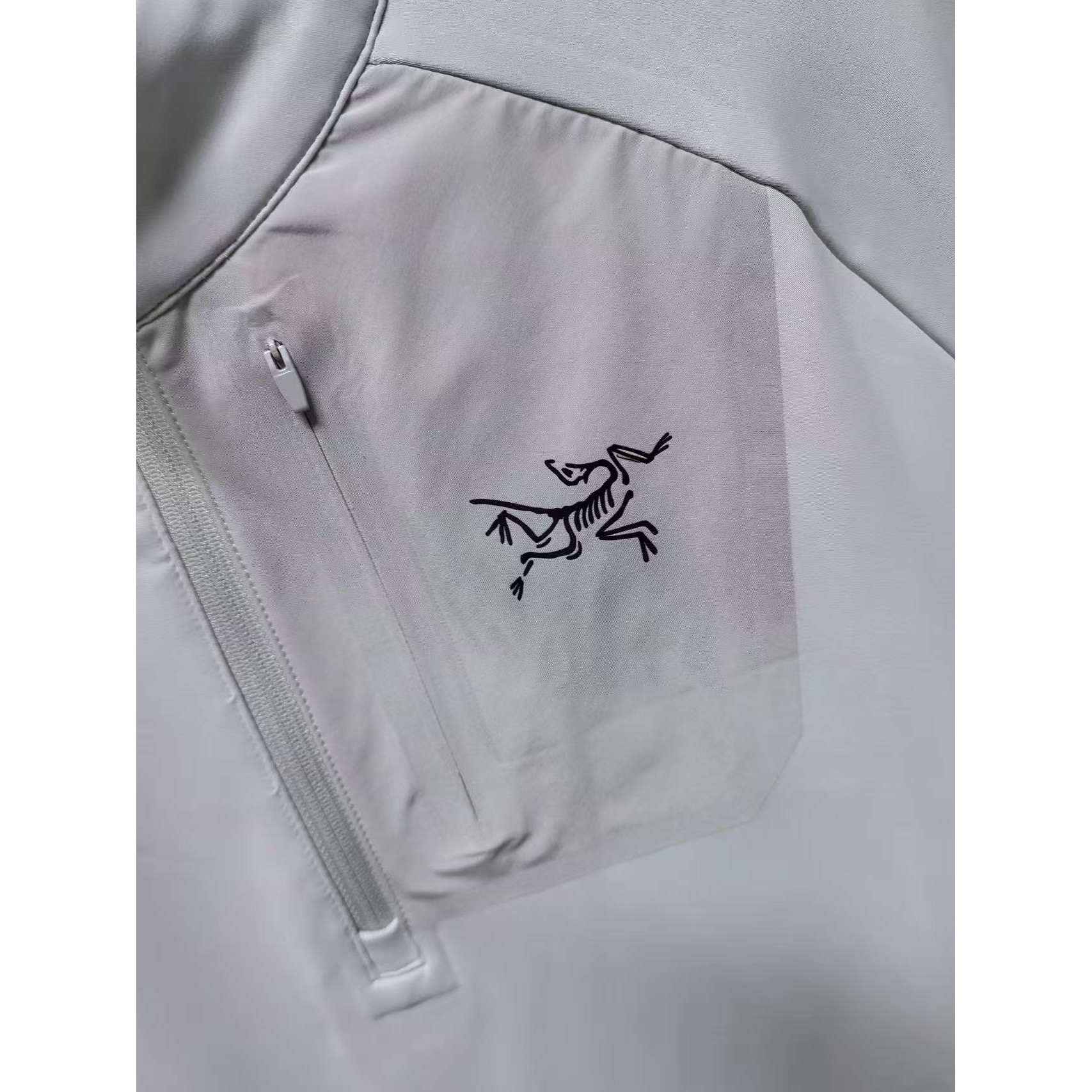 <p>Arc'teryx 半拉链口袋长袖打底(米灰)</p>