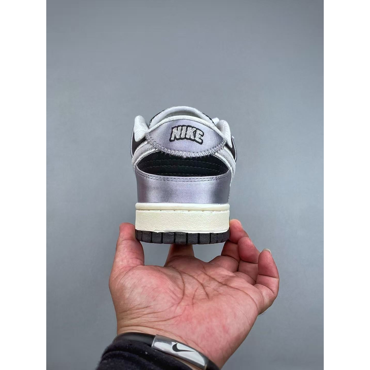 <p>Nike Dunk Low 低帮休闲板鞋(黑)</p>