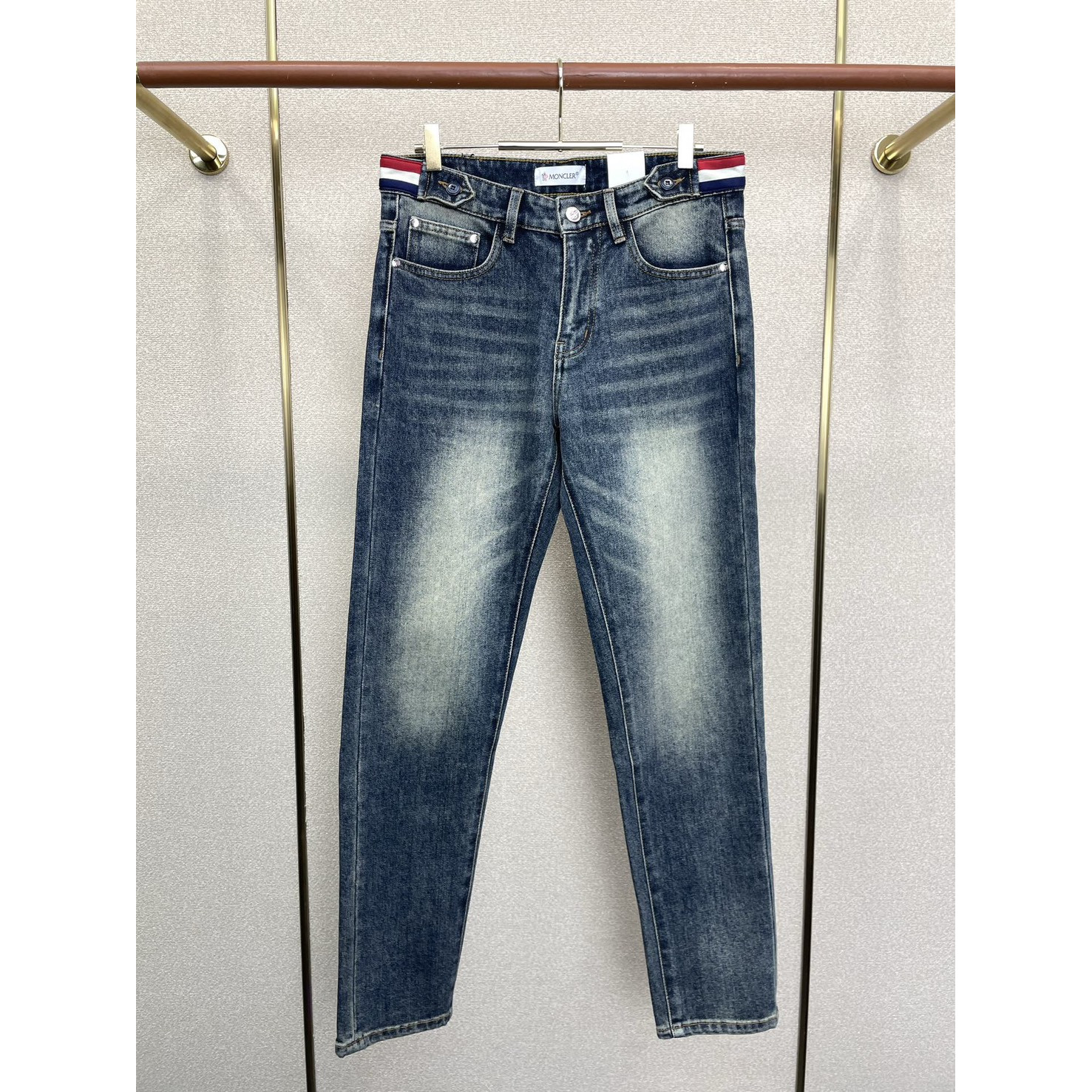 <p>Moncler&nbsp;休闲牛仔裤</p>