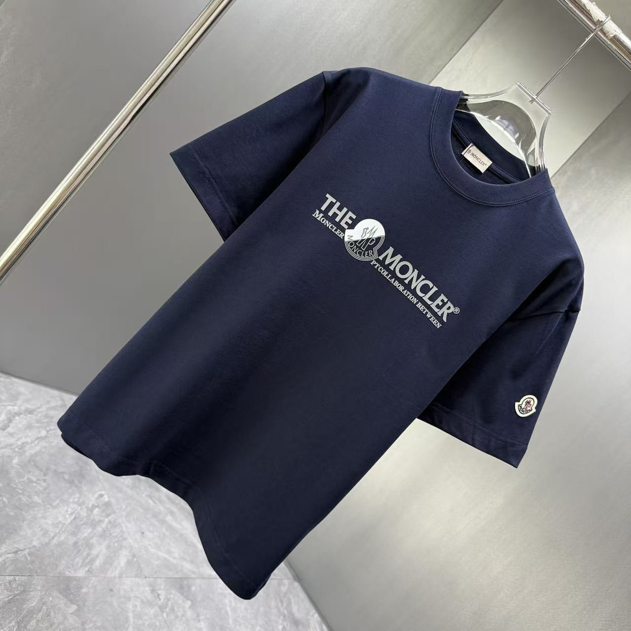 <p>Moncler 短袖T恤(深藍)</p>