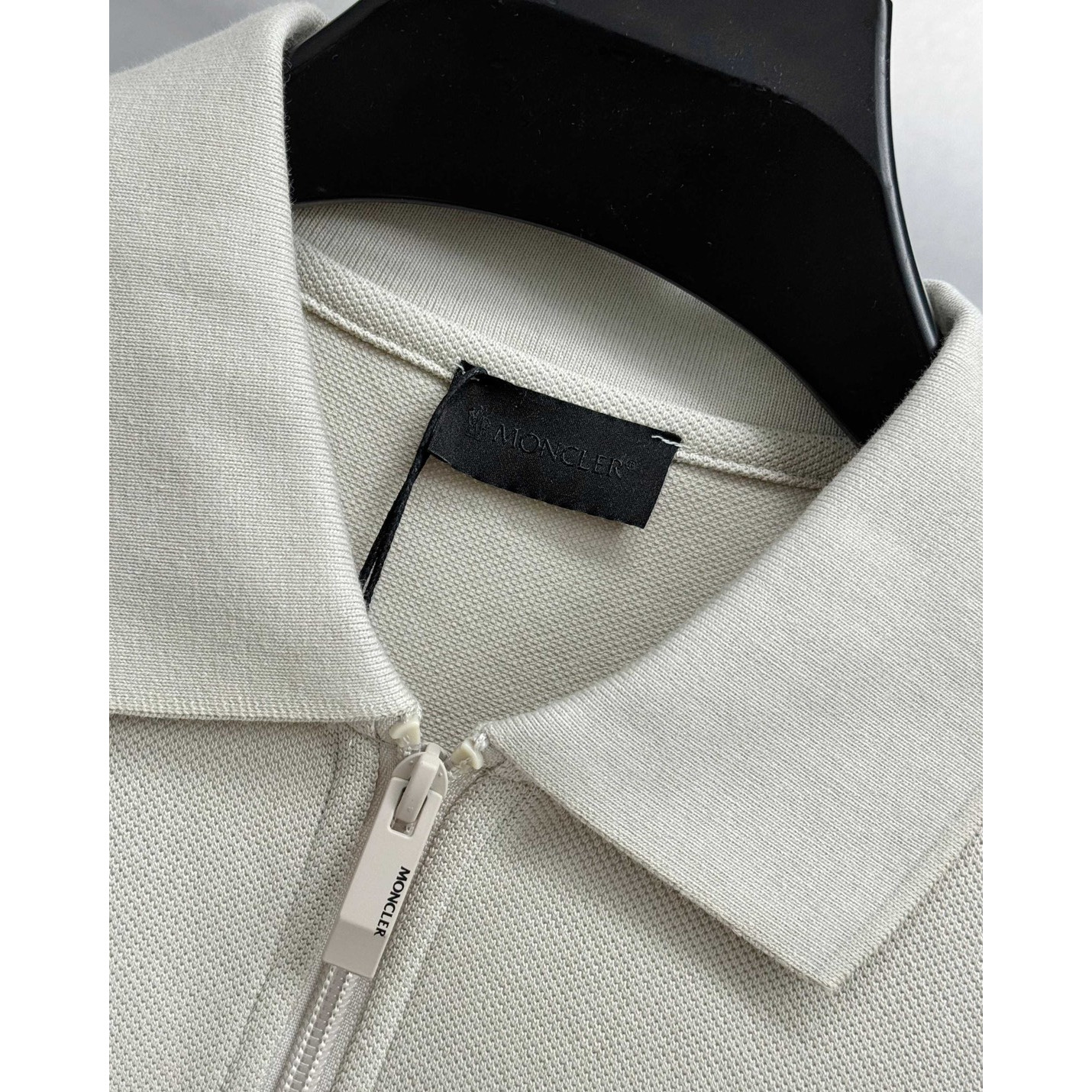 <p>MONCLER&nbsp;短袖翻领polo衫(杏)</p>