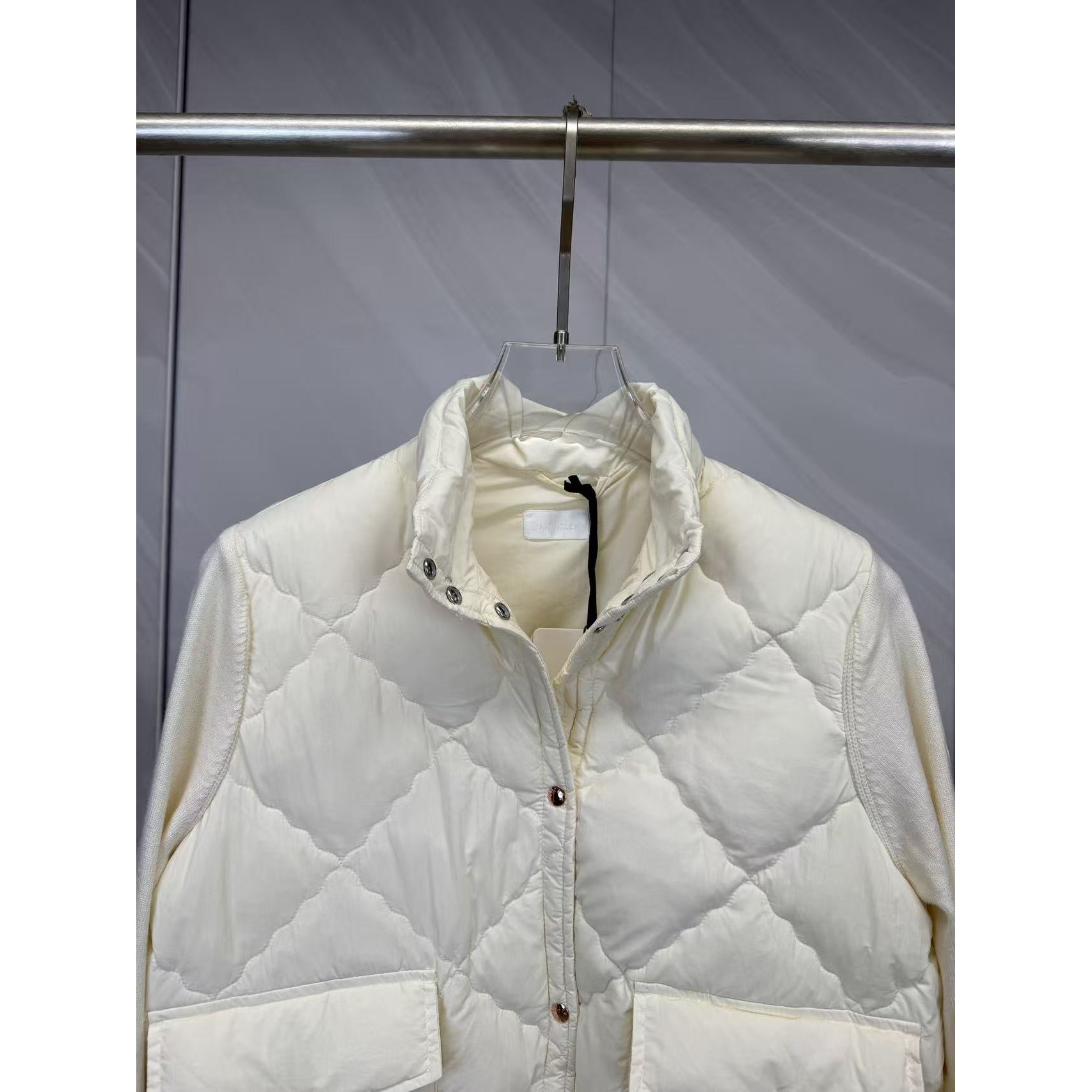 <p>Moncler 针织拼接羽绒服(粉)</p>
