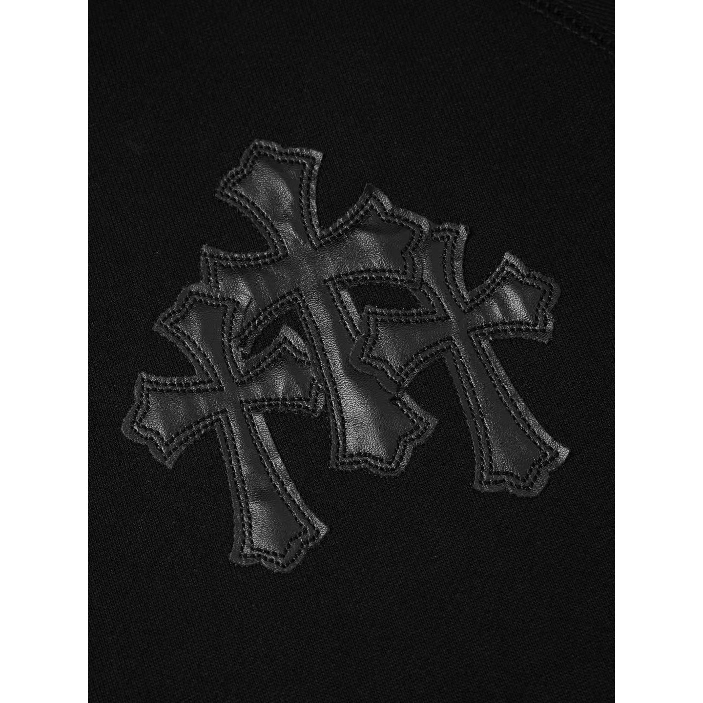 <p>CHROME HEARTS 三花十字架皮标拉链连帽外套(黑)</p>