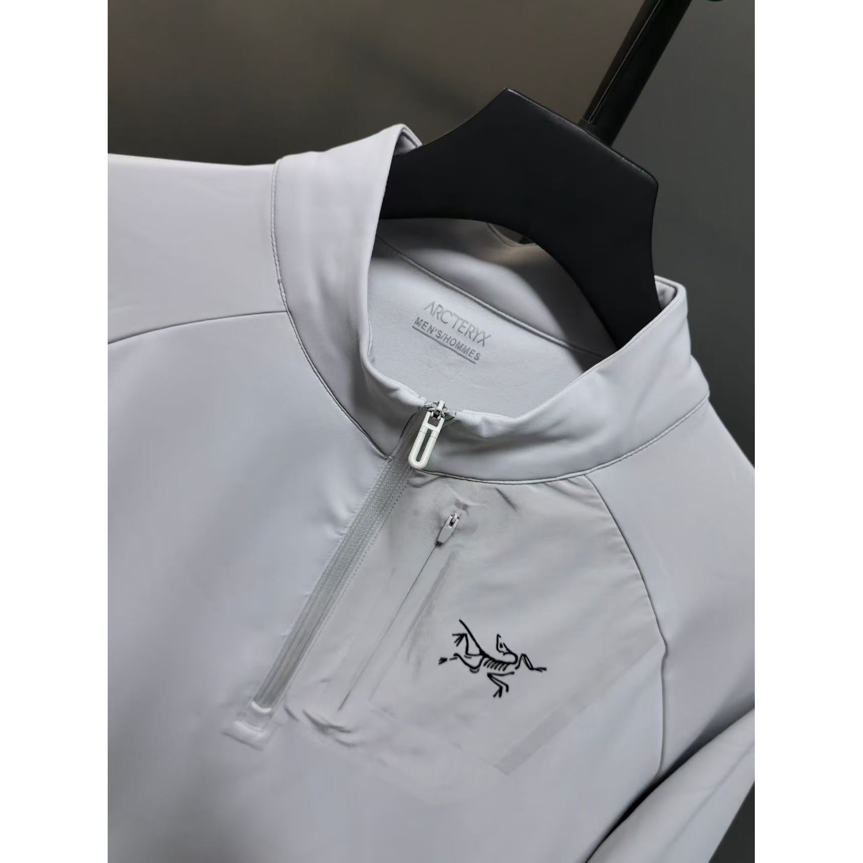 <p>Arc'teryx 半拉链口袋长袖打底(米灰)</p>