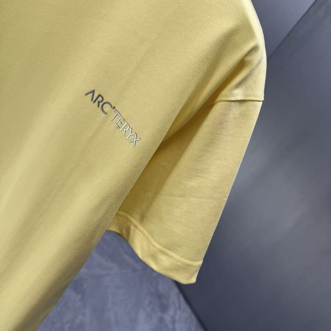 <p>Arc'teryx 短袖T恤(黃)</p>