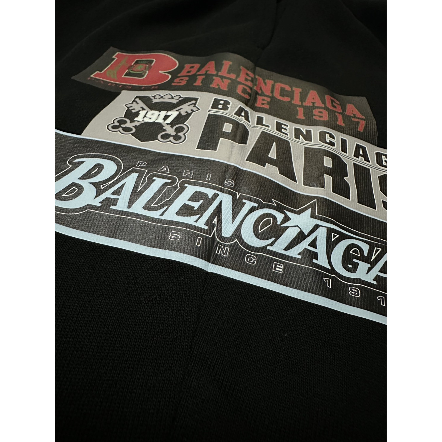 <p>Balenciaga 1917标语烫画短裤</p>