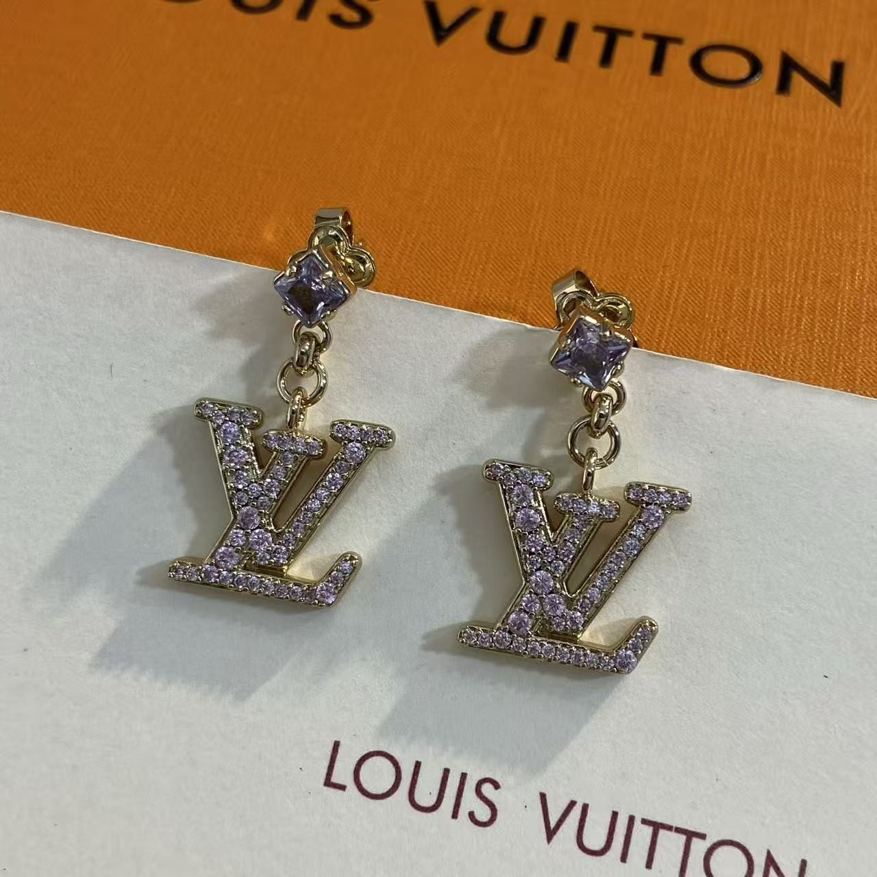 <p>LV 粉钻双层项链</p>