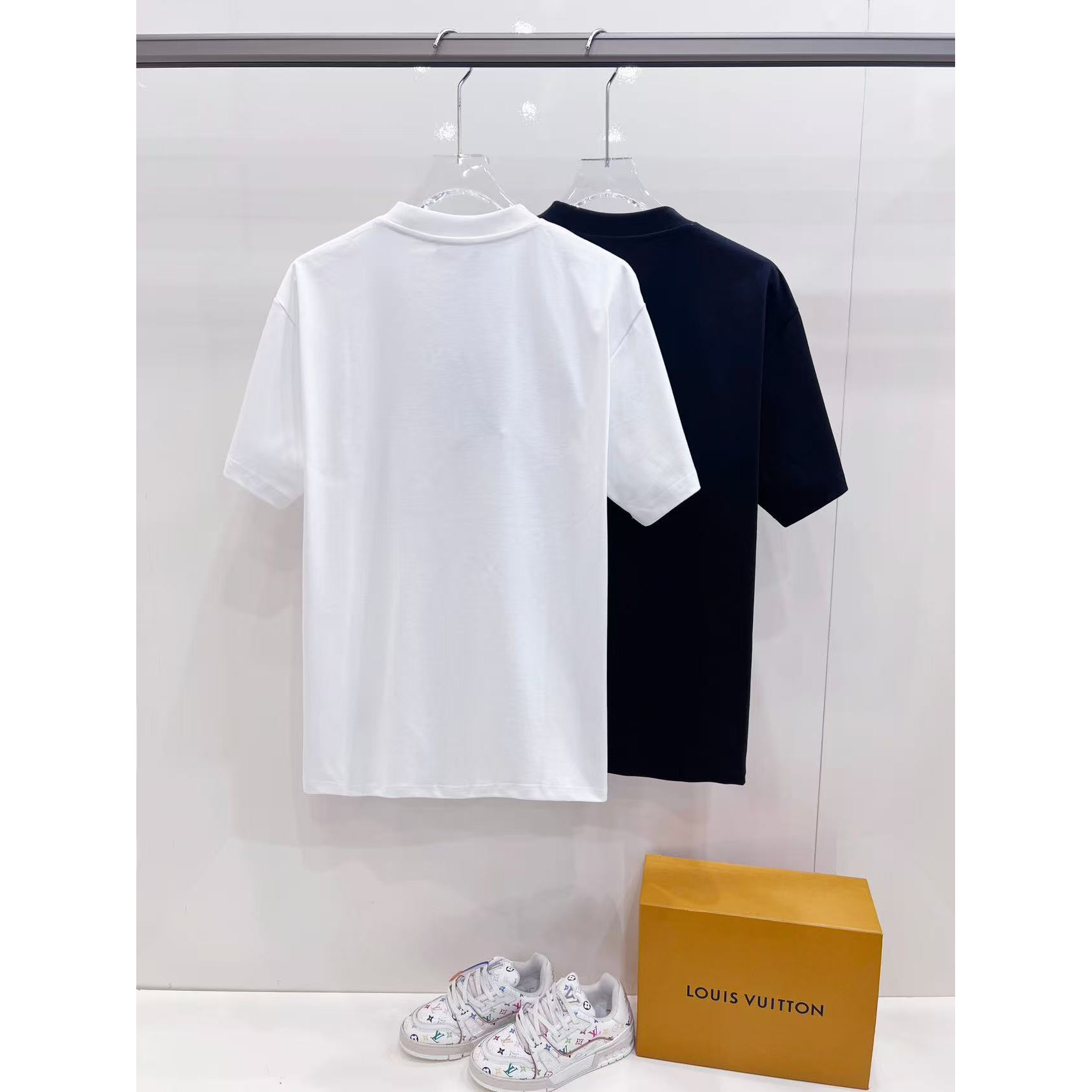 <p>Fendi 印花Logo短袖(白)</p>