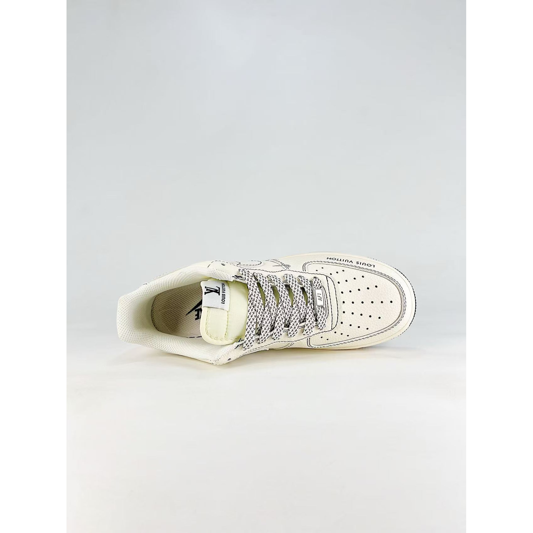 <p>Nike Air Force1 07 low (白)</p>