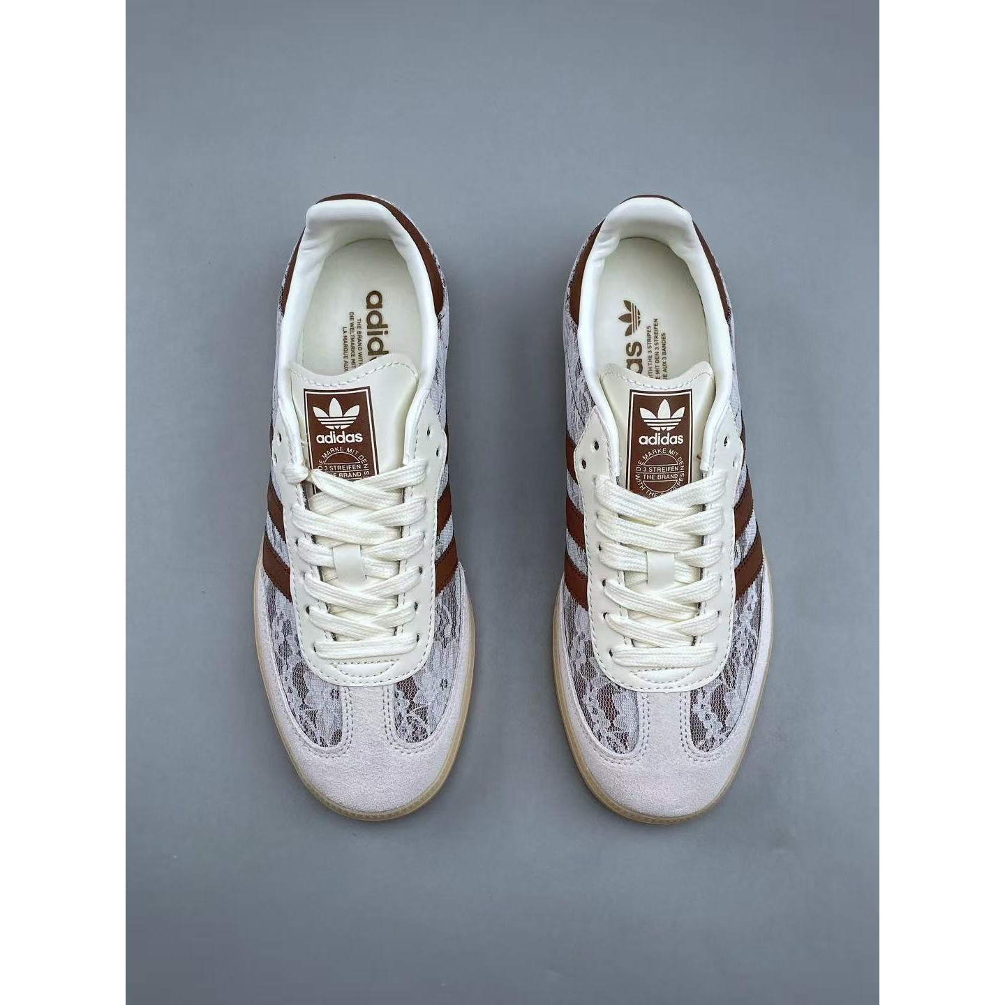<p>Adidas Samba Vegan 三叶草休闲板鞋(咖啡色)</p>

<p>&nbsp;</p>