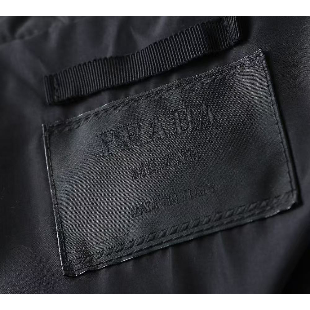 <p>PRADA&nbsp;男士夹克外套(800843)</p>