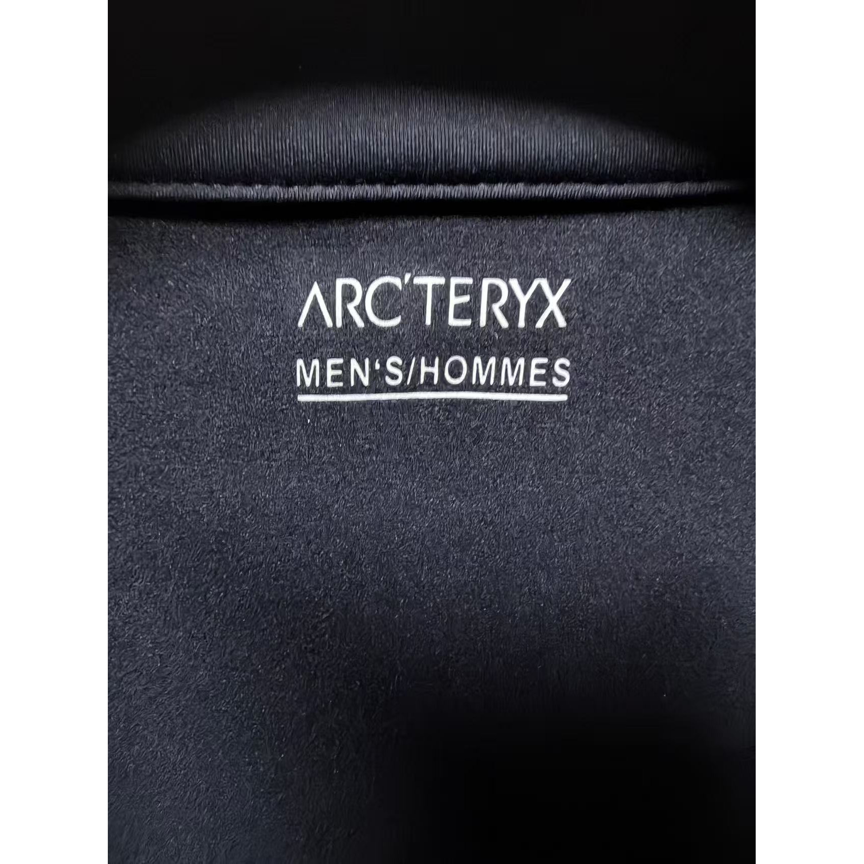 <p>Arc'teryx 半拉链口袋长袖打底(藏青)</p>