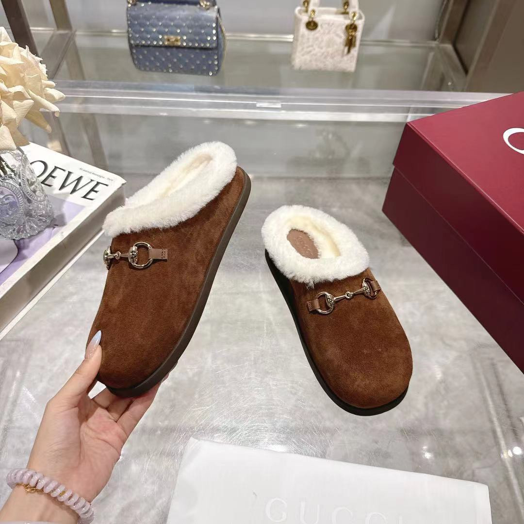 <p>GUCCI 穆勒羊毛拖鞋</p>