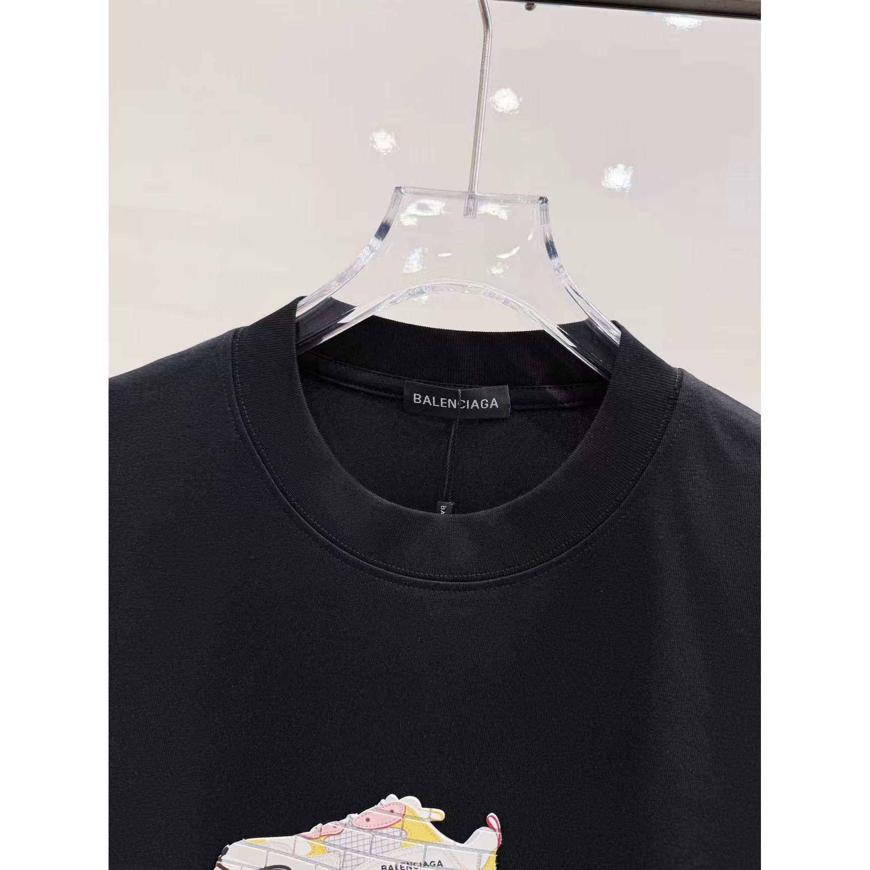 <p>Balenciaga 老爹鞋子短袖t恤(黑)&nbsp;</p>