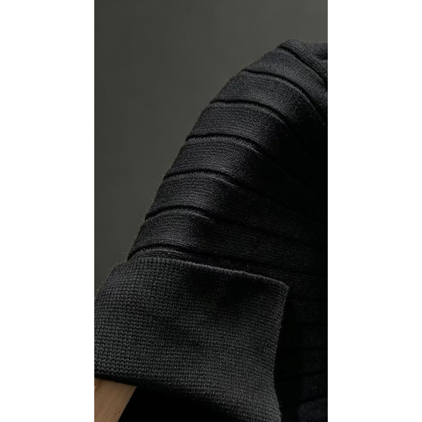 <p>BURBERRY&nbsp;&nbsp;高品质男士毛衣(黑)</p>