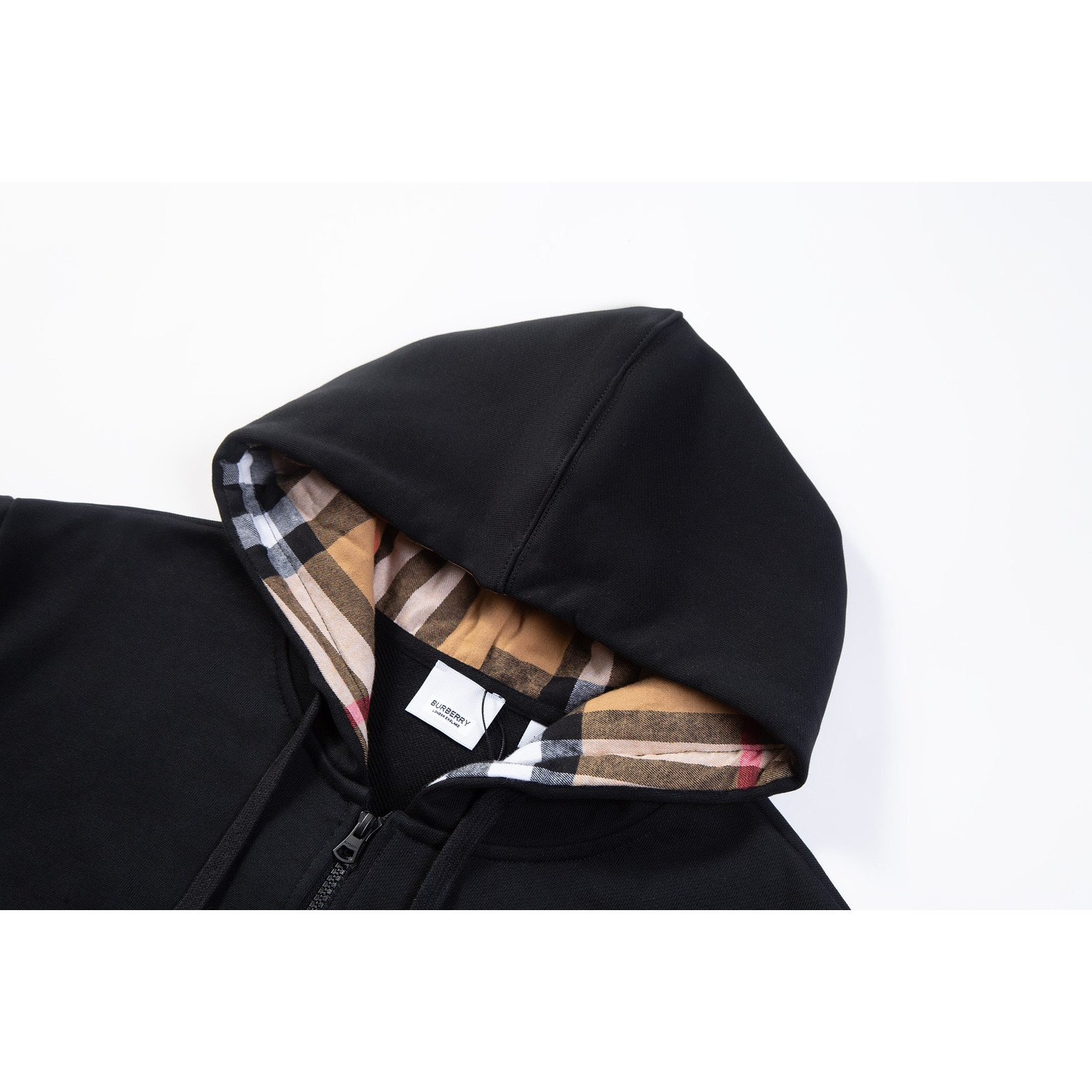 <p>Burberry 连帽外套(黑)</p>