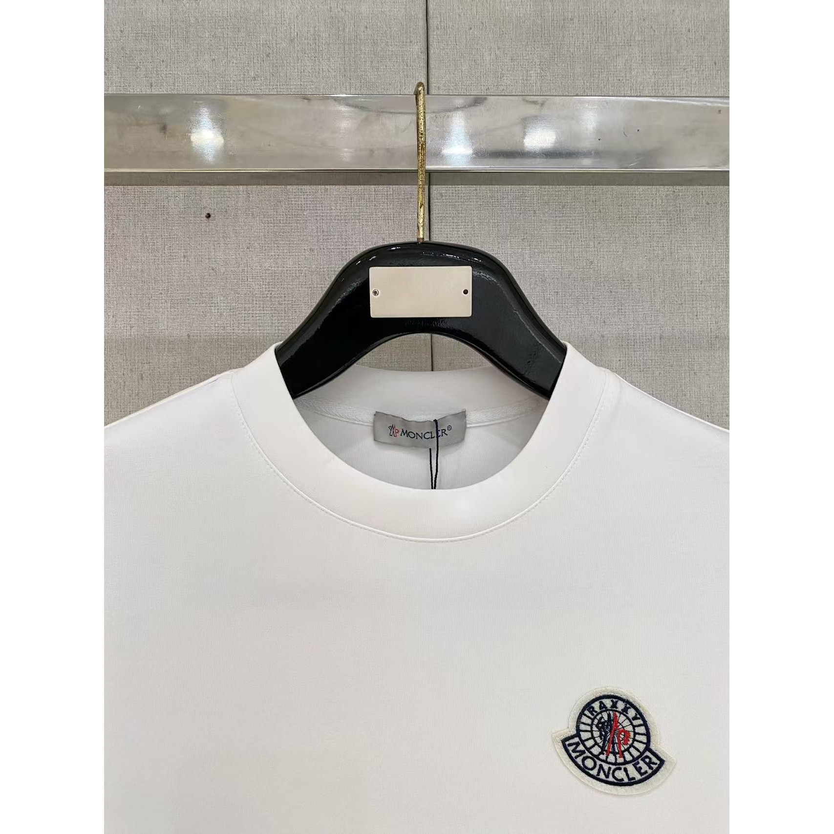 <p>MONCLER 太空棉卫衣(782478)</p>