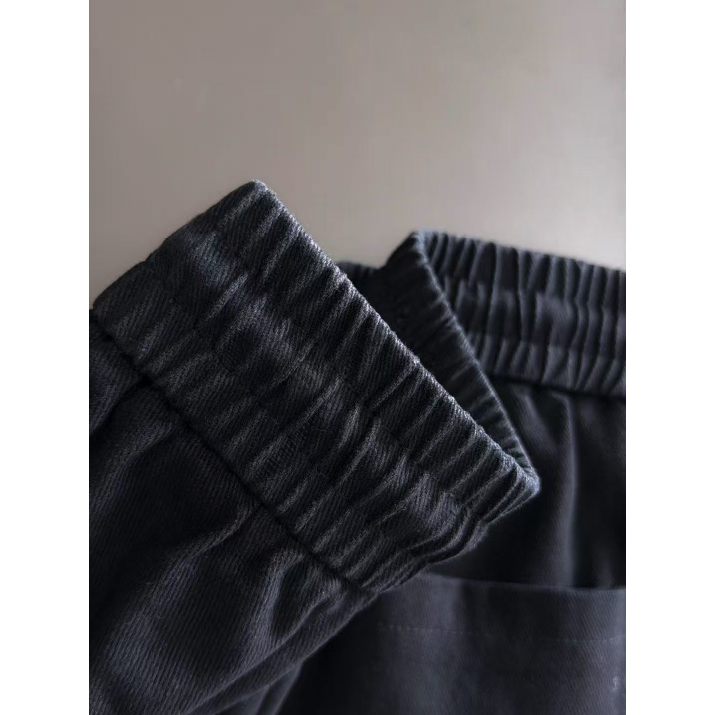 <p>MONCLER 秋冬新款松紧带休闲裤(黑)</p>