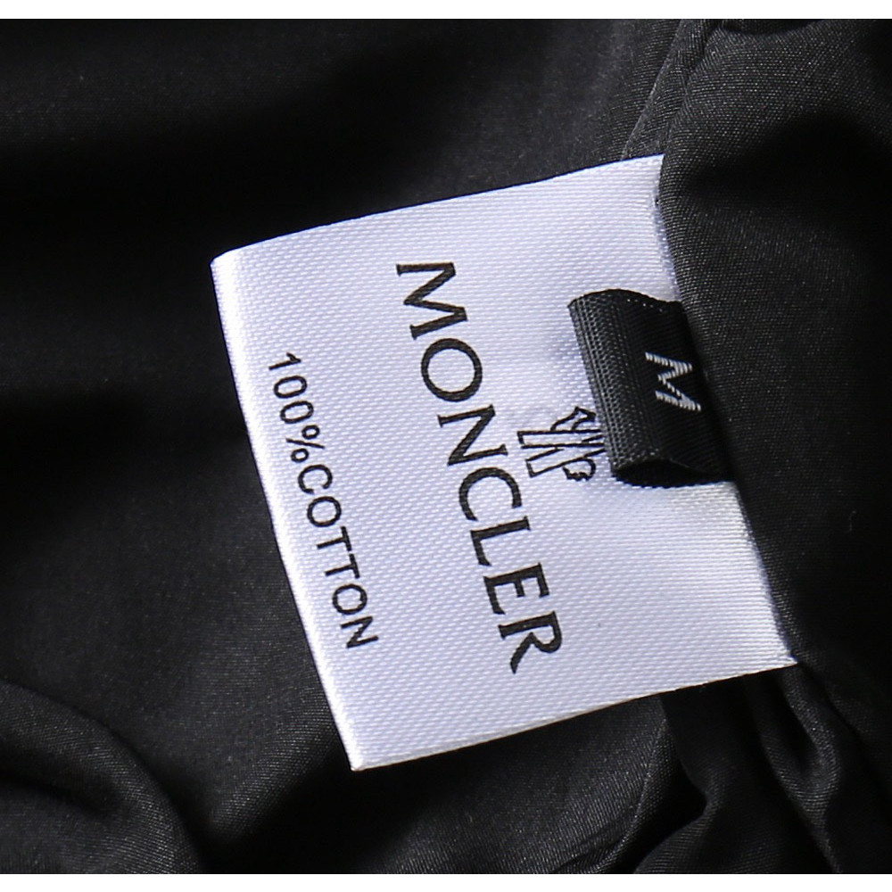 <p>Moncler 新款男士夹克外套</p>