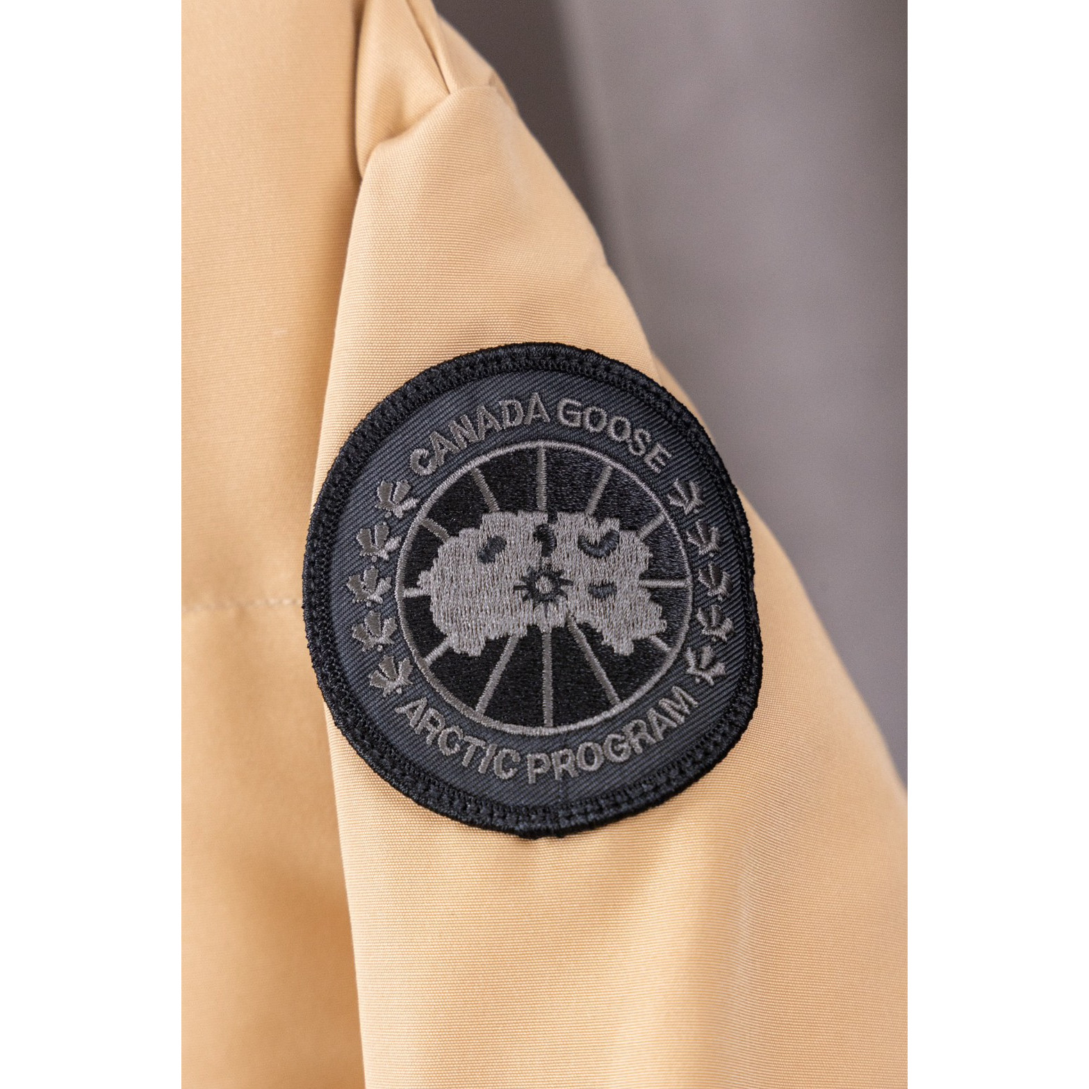 <p>Canada Goose Junction Cropped Puffer 2066 短款羽绒服(卡其色 )</p>