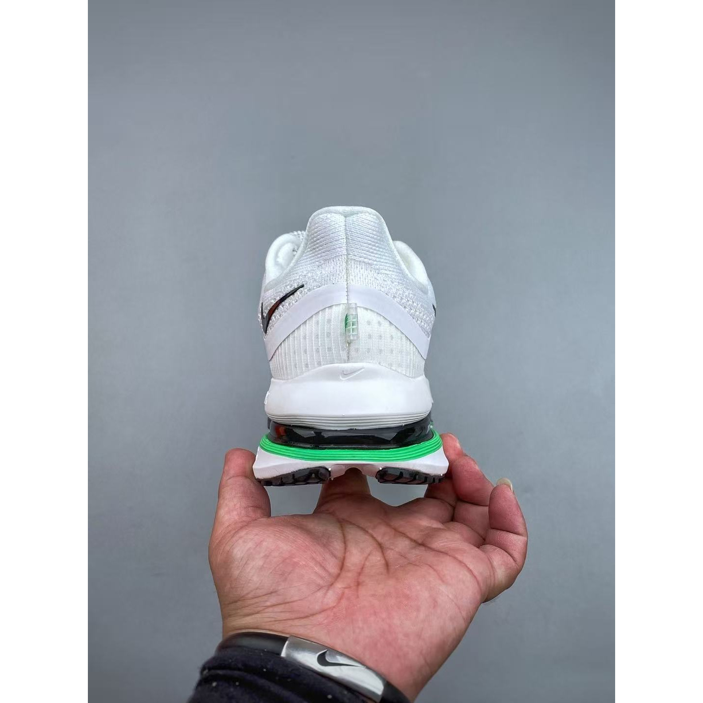 <p>Nike Air Zoom Pegasus Premium 网面全掌气垫缓震跑鞋</p>