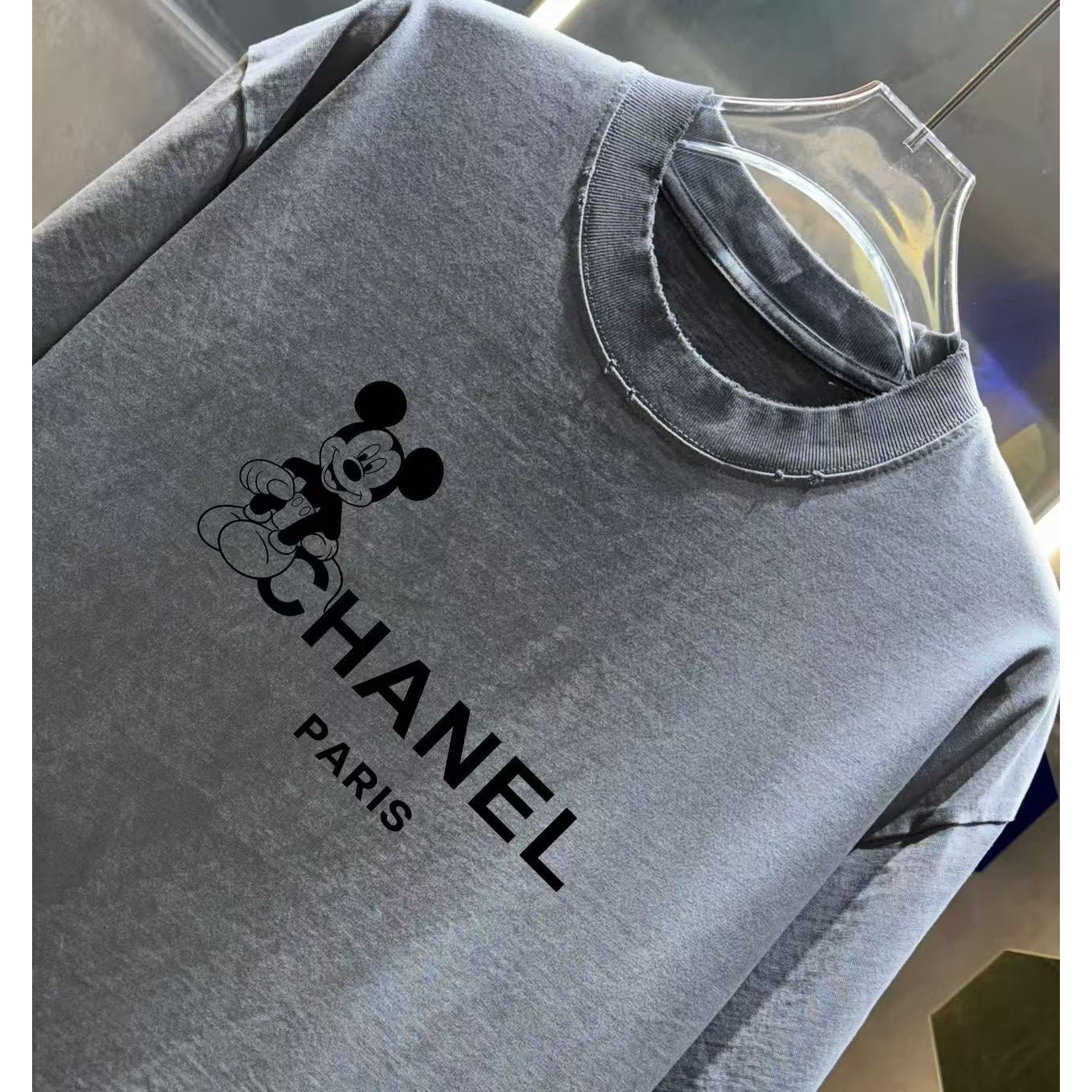 <p>CHANEL 洗水磨破短袖T恤(洗水灰)</p>