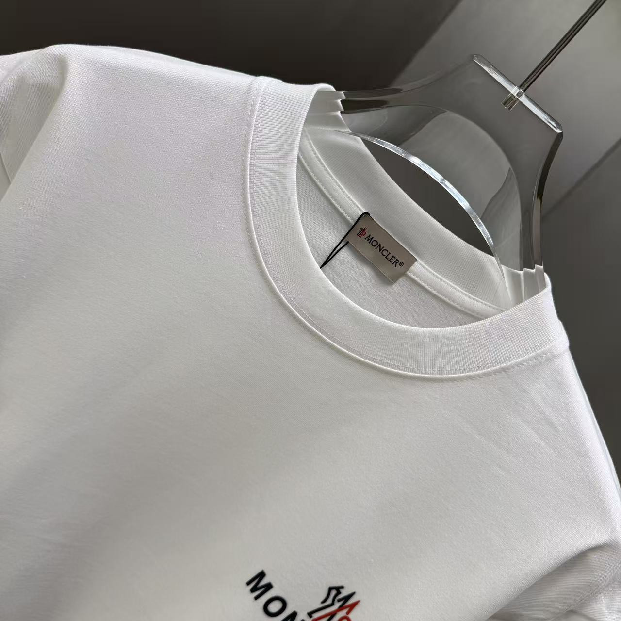 <p>Moncler 短袖T恤(白)</p>