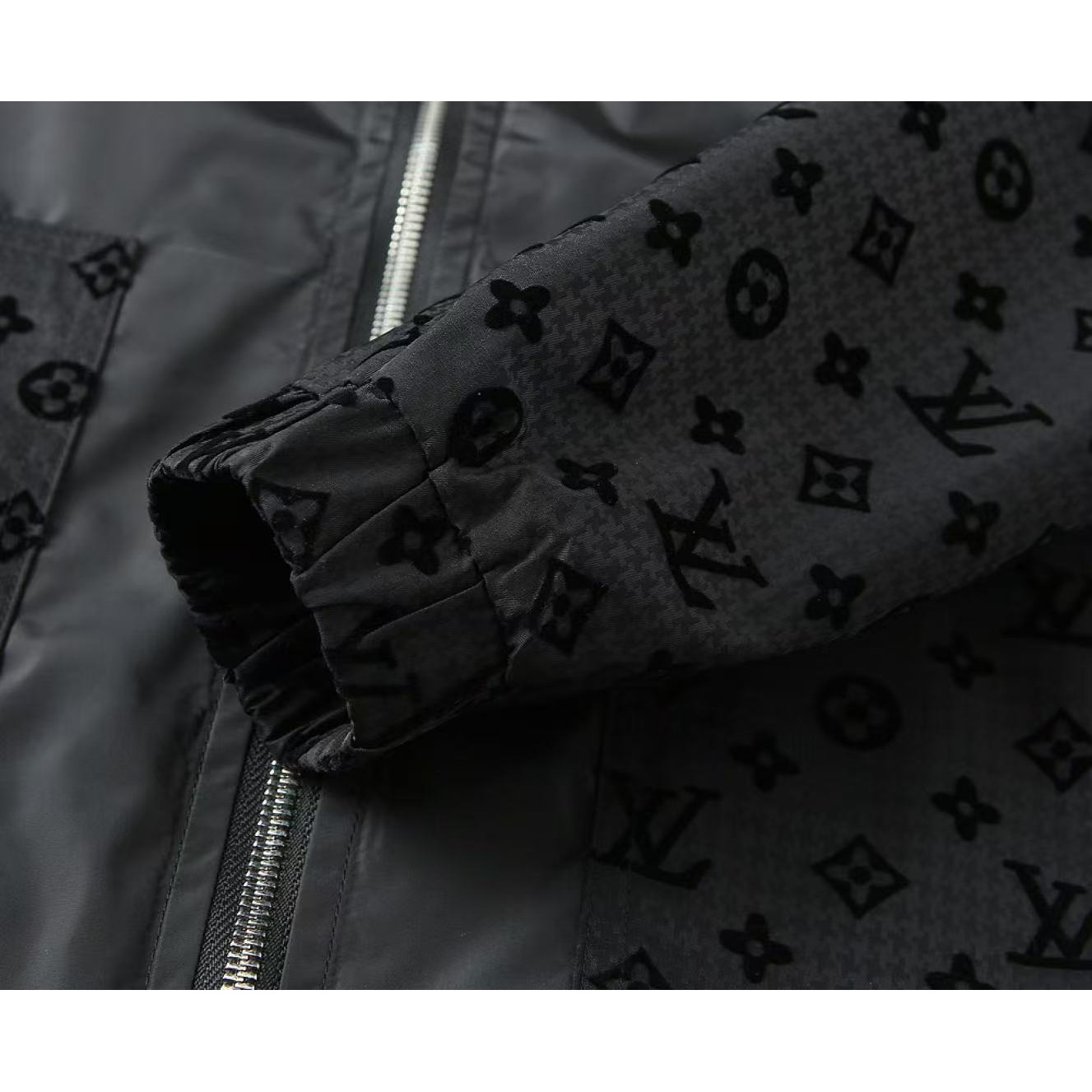<p>LV 男士夹克外套(黑)</p>