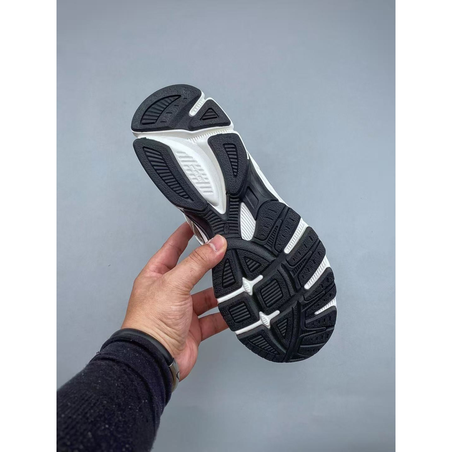 <p>ASICS GEL-STRATUS MC 舒适耐穿减震透气跑步鞋(棕)&nbsp;</p>
