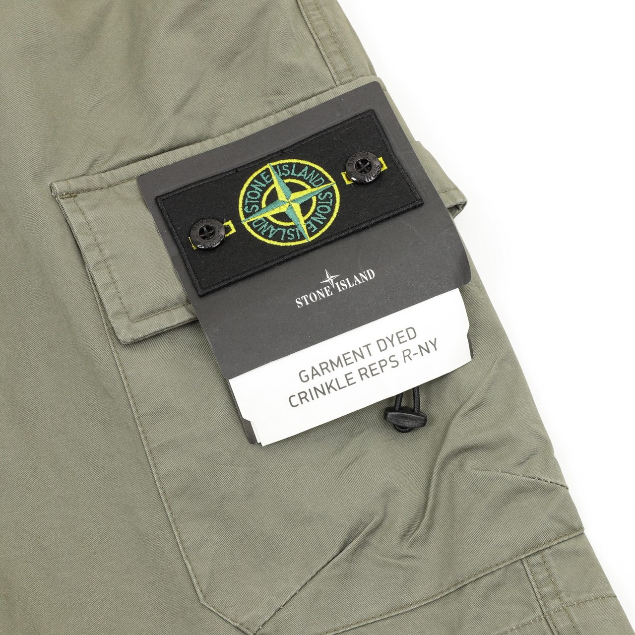 <p>Stone Island 经典工装短裤</p>