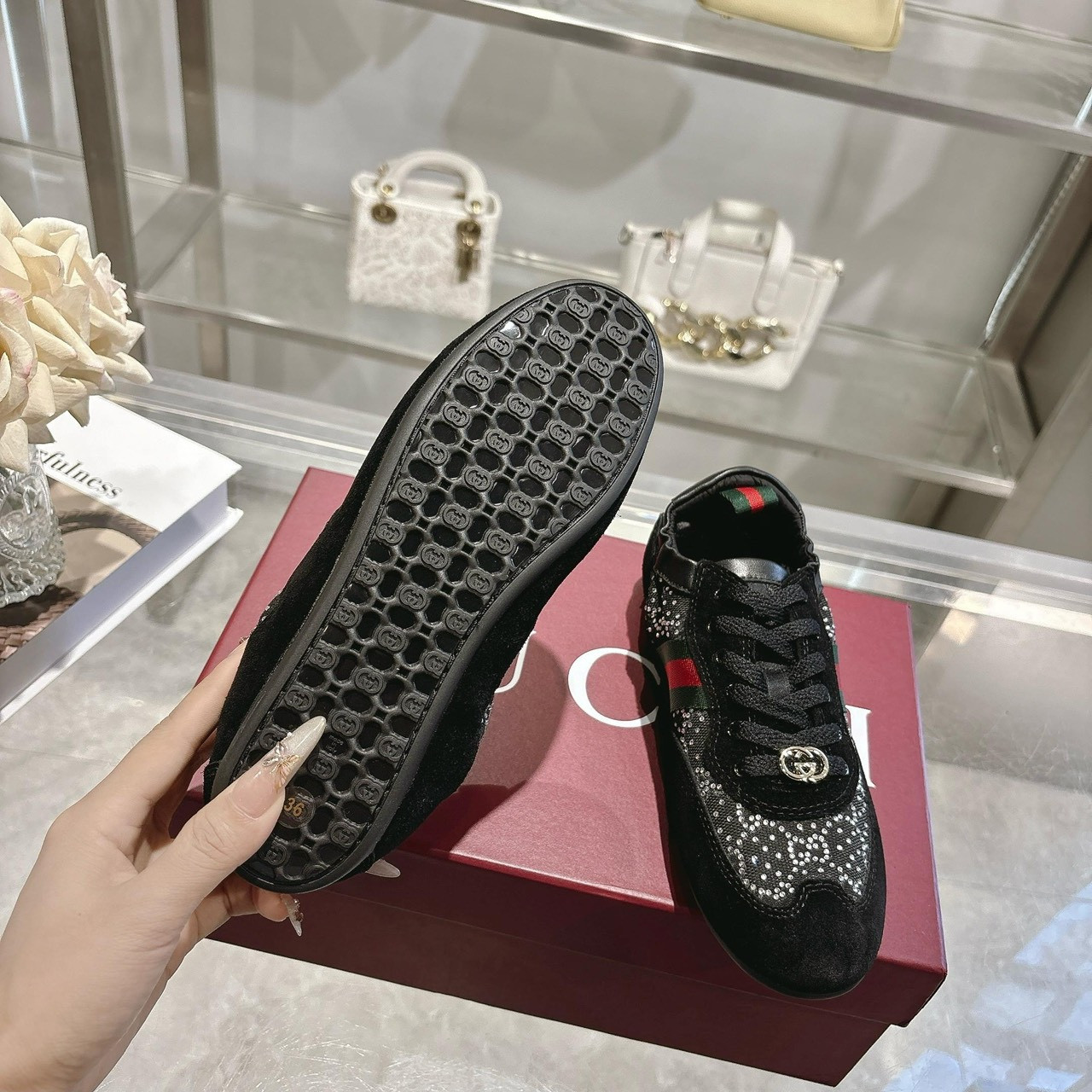 <p>GUCCI 水晶钻鞋(黑)</p>