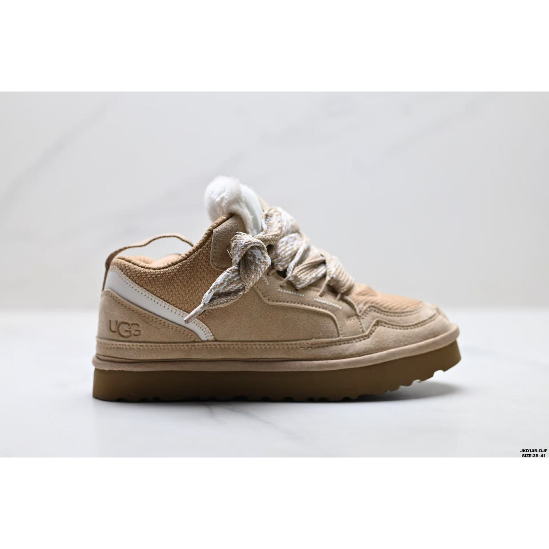 <p>UGG LOWMEL 雪地靴</p>