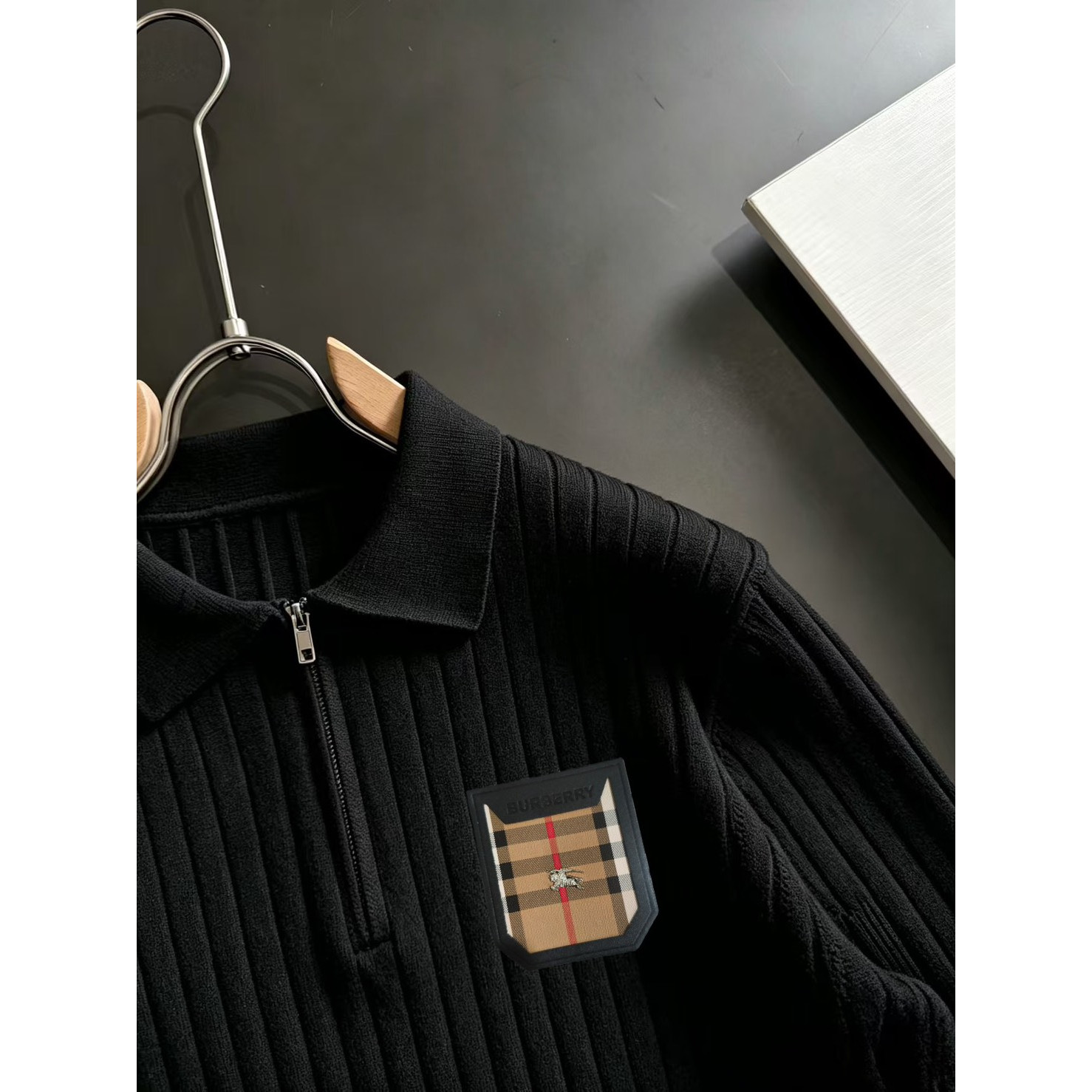 <p>BURBERRY&nbsp;&nbsp;高品质男士毛衣(黑)</p>