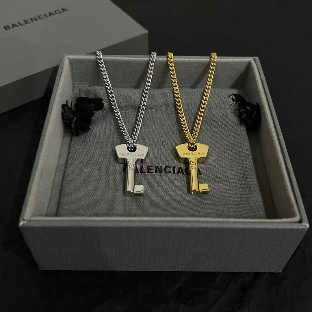 <p>Balenciaga 项链</p>
