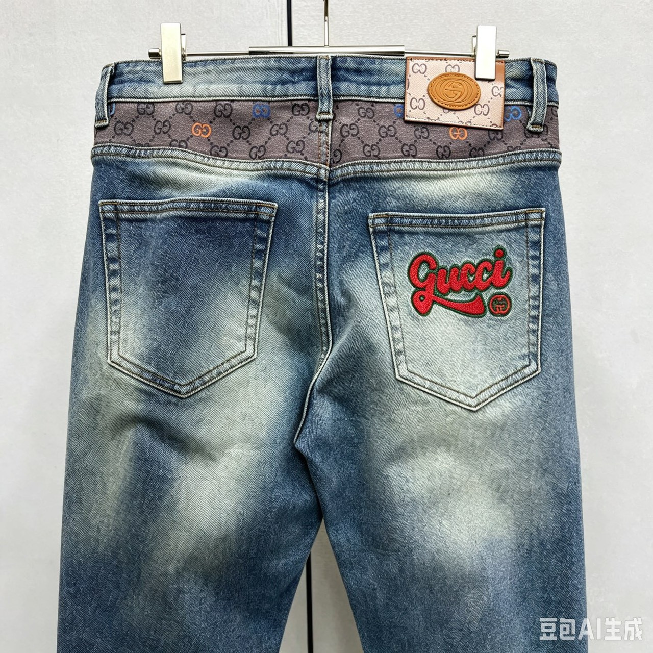 <p>GUCCI&nbsp;休闲牛仔裤</p>