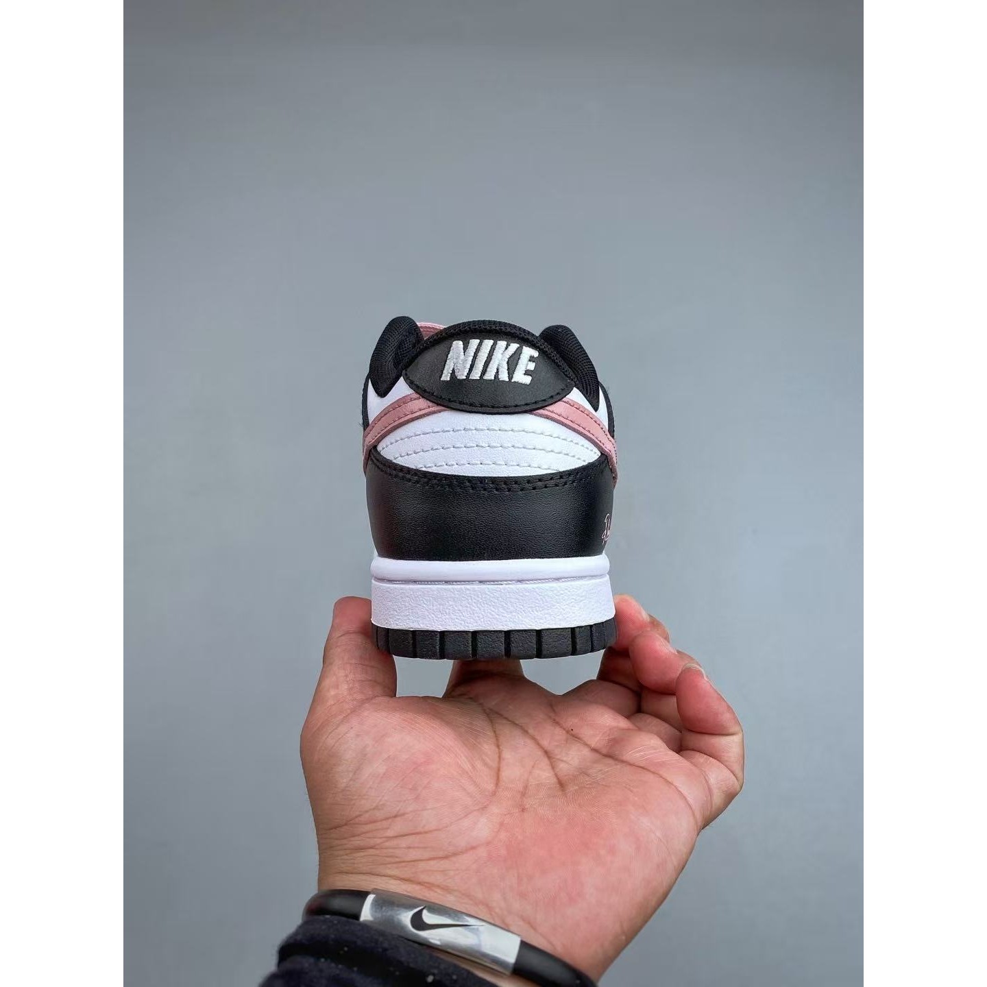 <p>YC版本 Nike &nbsp;Dunk Low 低帮休闲板鞋(黑粉)&nbsp;</p>