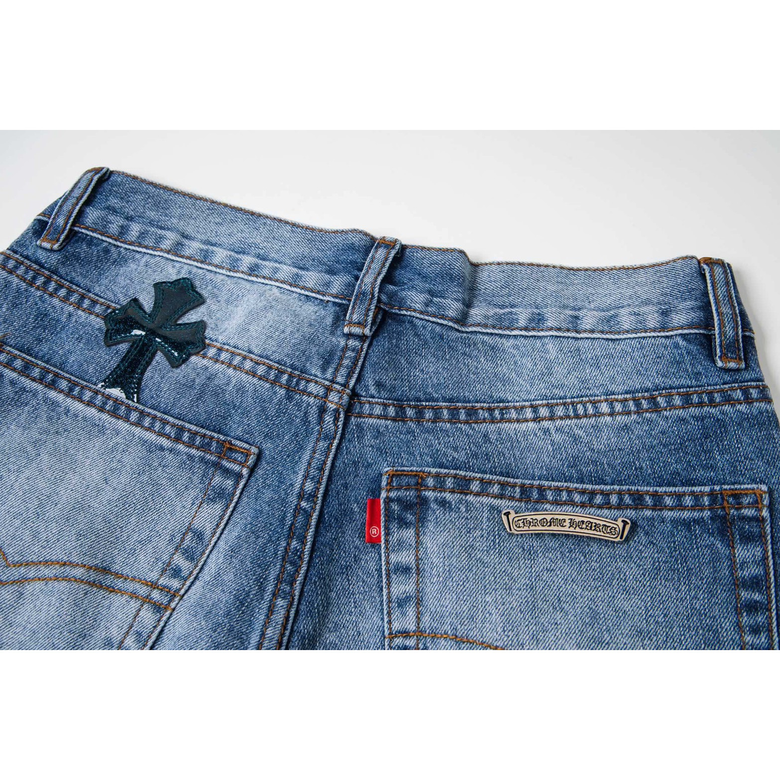 <p>CHROME HEARTS 蓝裤星空破洞贴皮十字架竹节牛仔裤(1766#)</p>