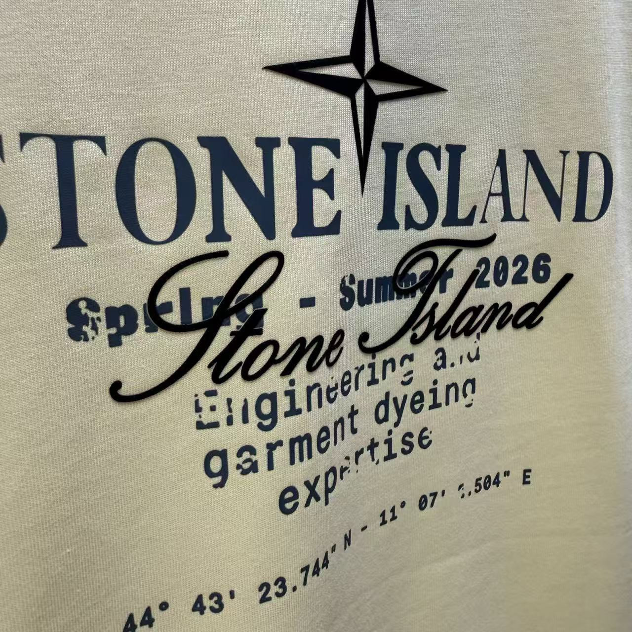 <p>Stone Island 短袖T恤(黃)</p>