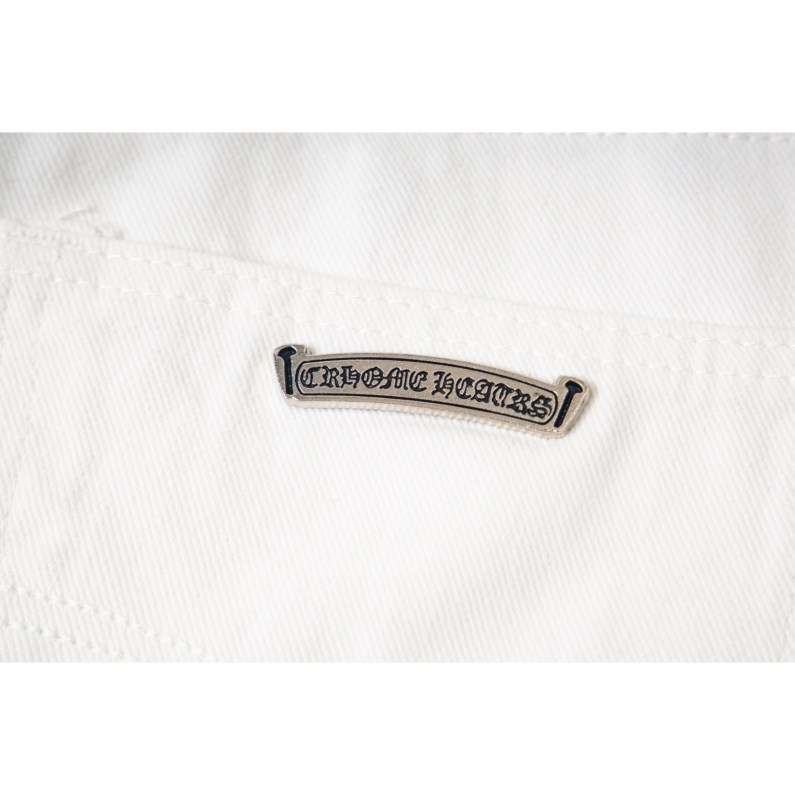 <p>CHROME HEARTS 白底拼豹纹中古涂鸦绘画高街牛仔裤(1782#)</p>