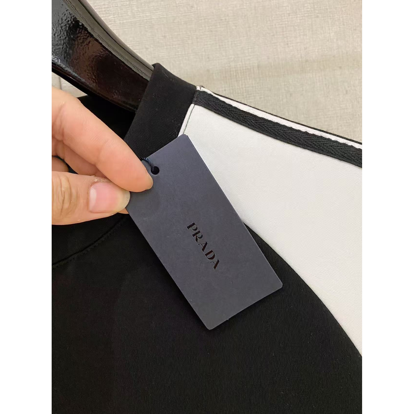 <p>PRADA 太空棉卫衣(782473)</p>