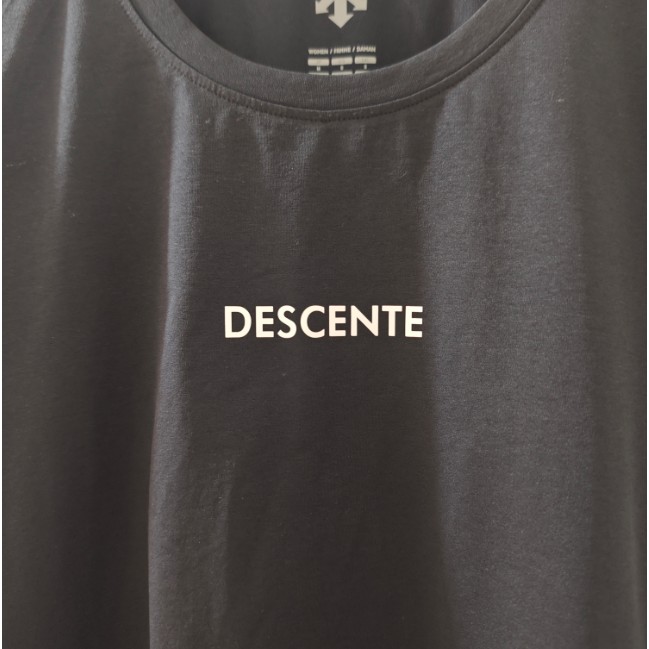 <p>DESCENTE 短袖T恤(黑)</p>
