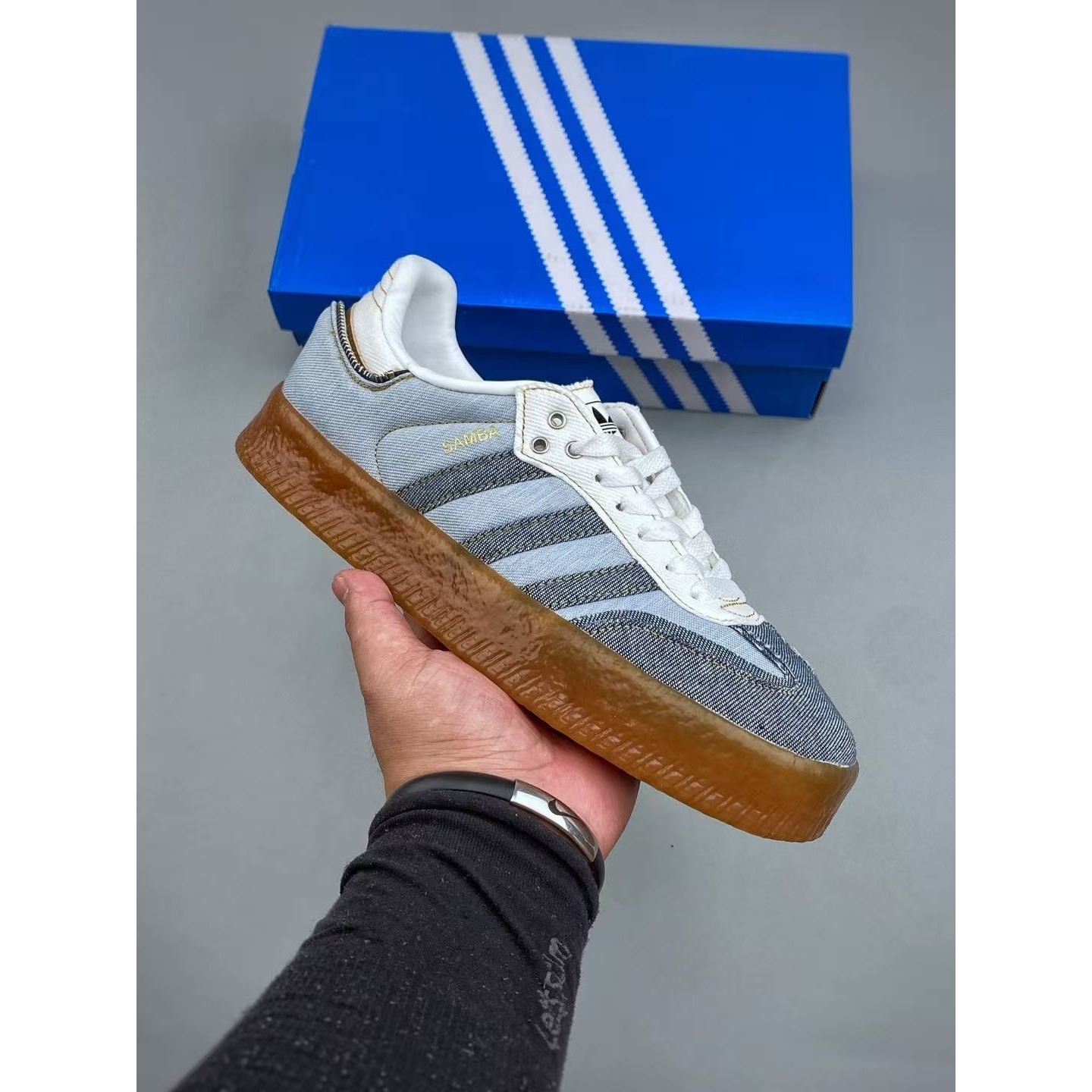 <p>Adidas Originals Sambae (灰)</p>