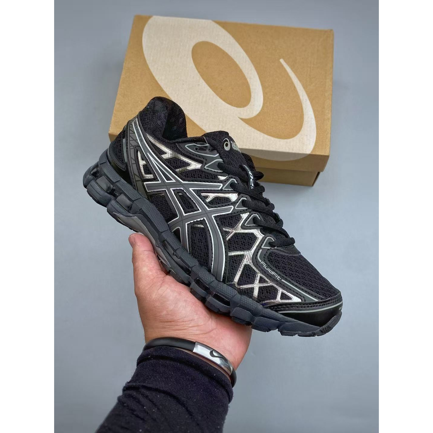 <p>Asics Gel-Kayano 20代 透气专业跑鞋(黑)</p>