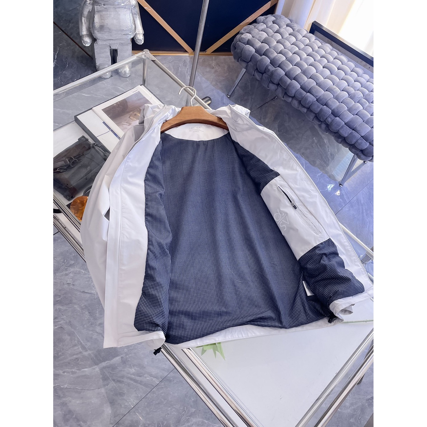 <p>Arc'teryx 男士夹克外套(白)</p>