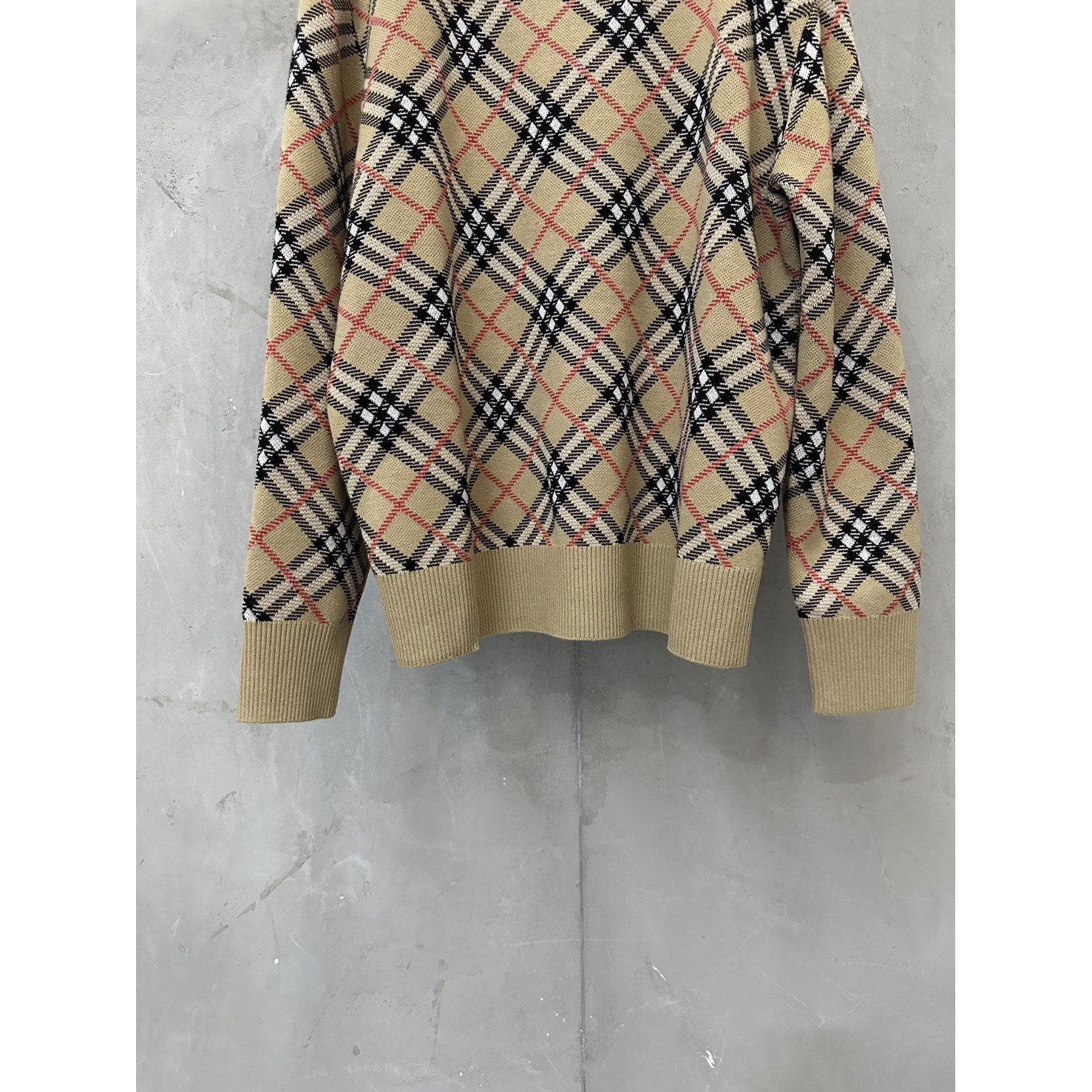 <p>BURBERRY 格纹提花混纺毛衣针织衫</p>