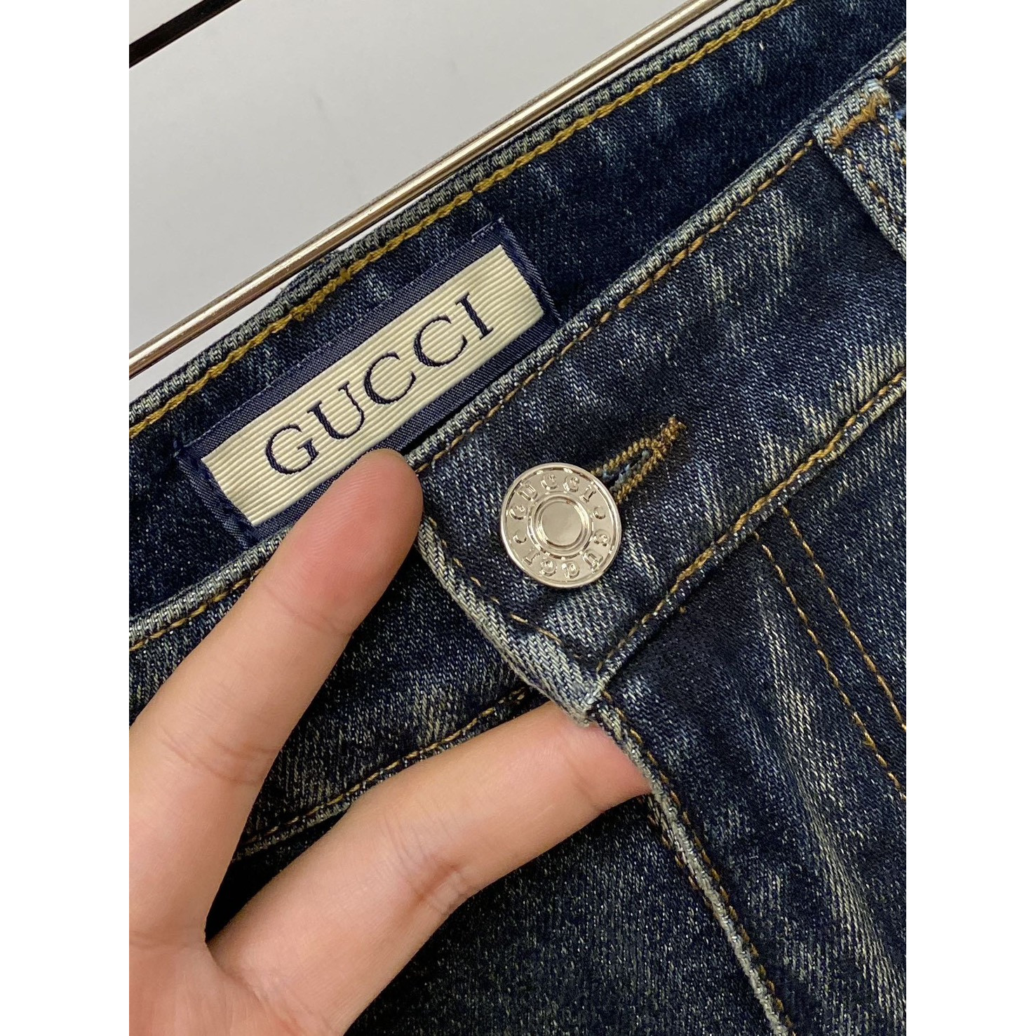 <p>GUCCI&nbsp;休闲牛仔裤</p>