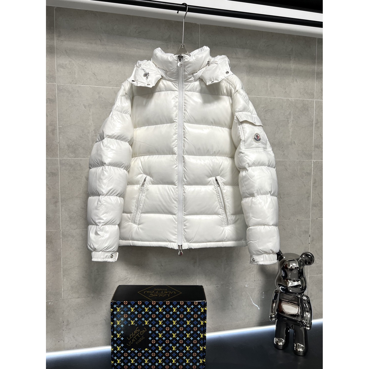<p>Moncler 羽绒服 (白)</p>