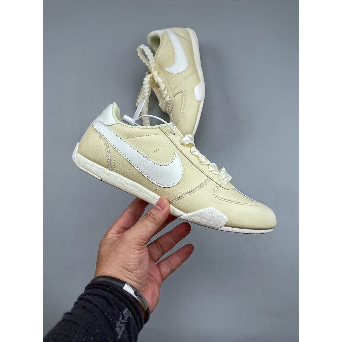 <p>Nike Sprint Sister 休闲徳训板鞋(黃)</p>