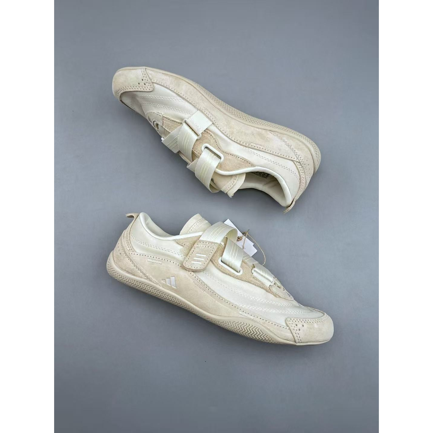 <p>Adidas URBAN REVERIE&nbsp; 生活休闲鞋(白)</p>