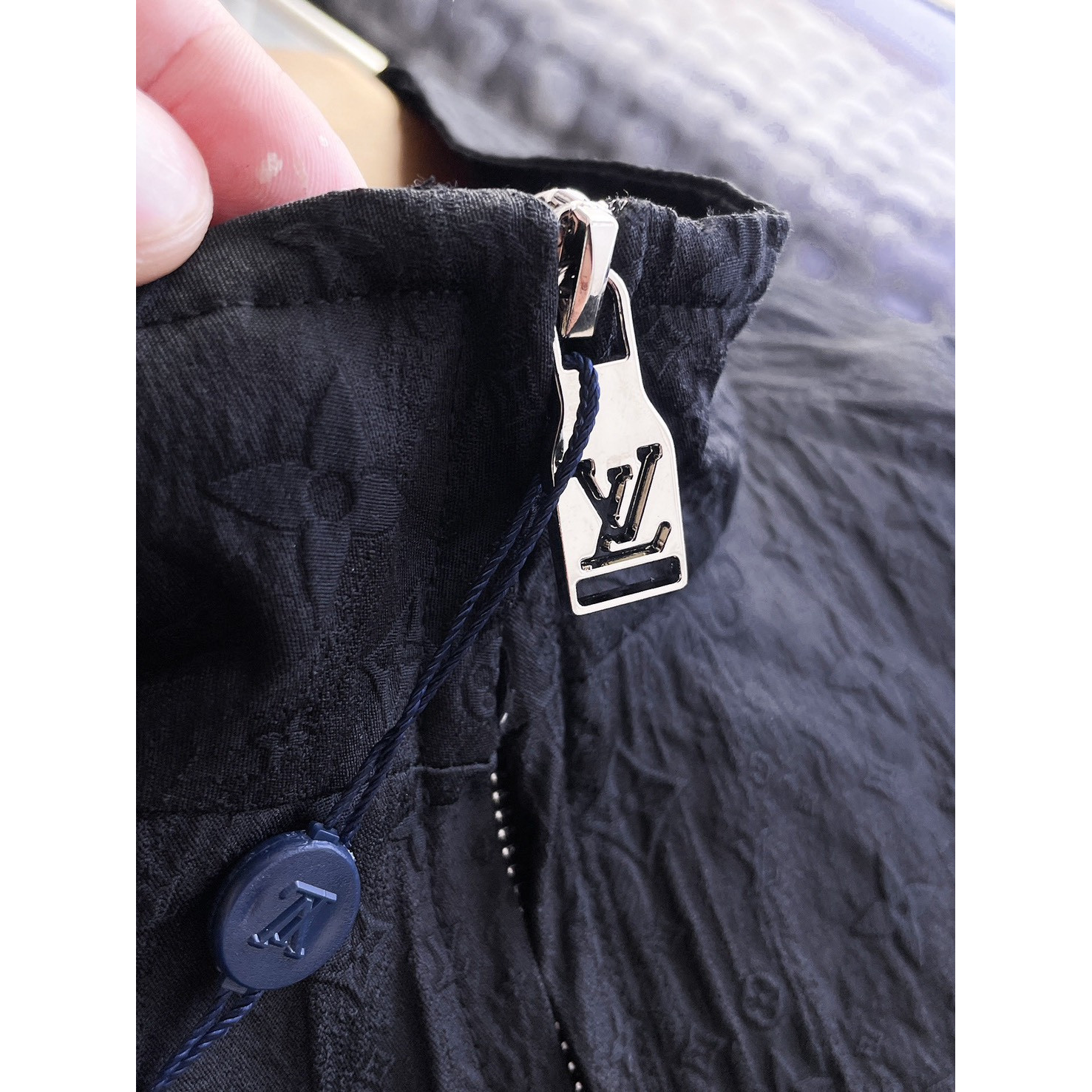 <p>LV 男士夹克外套(黑)</p>
